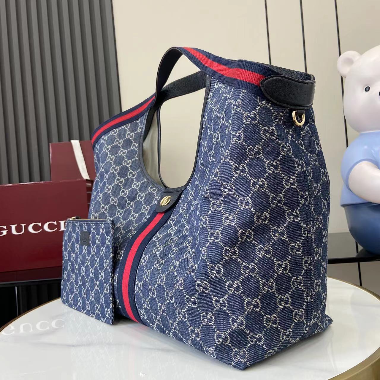 Gucci Gucci Giglio large tote bag in blue and white GG denim