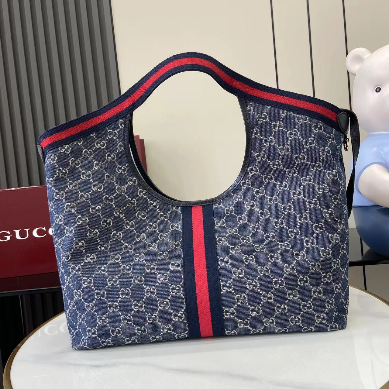 Gucci Gucci Giglio large tote bag in blue and white GG denim