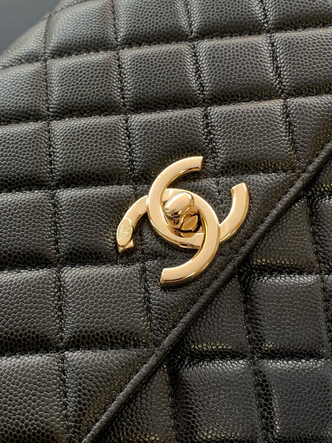 Chanel Flap bag with top handle, Lambskin, black — Fashion